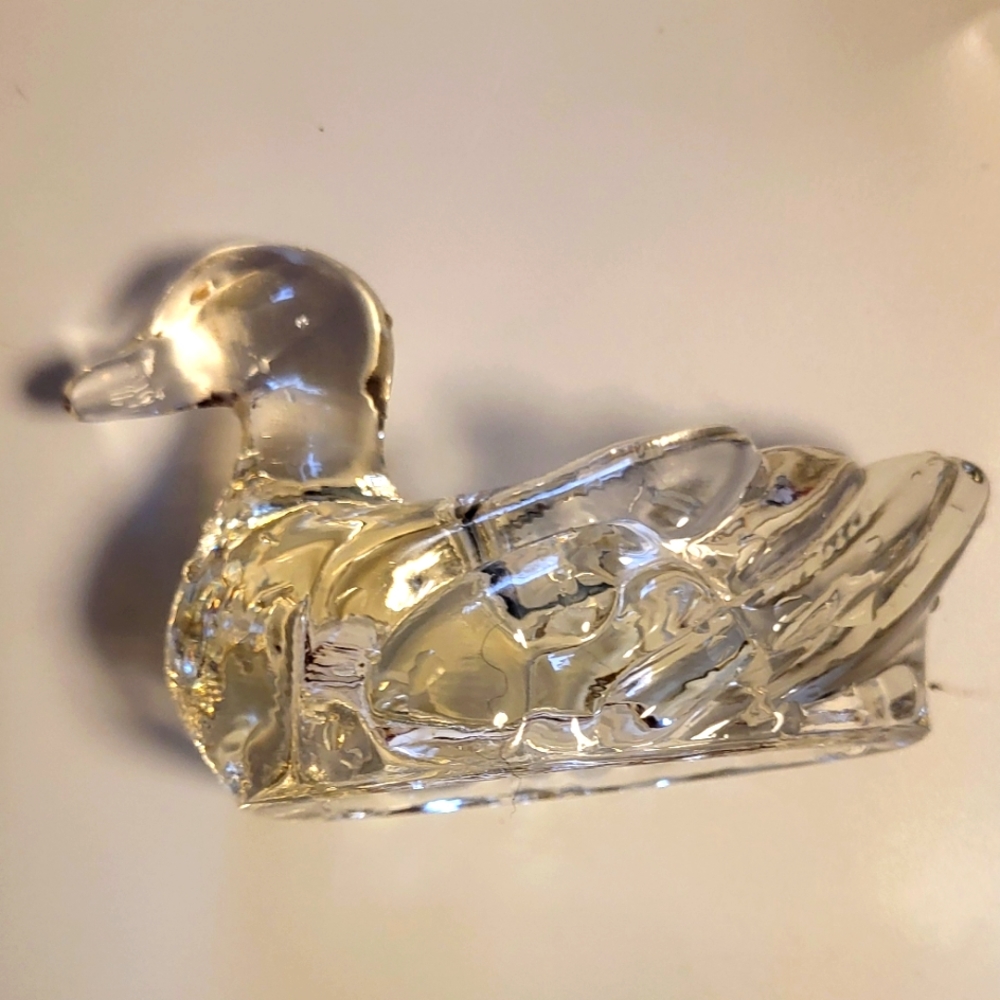 Offering a L.E. Smith Glass Duck Ashtray.